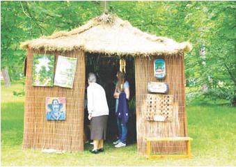 Wielką atrakcją Misyjnego Dnia Dziecka w Parku Zdrojowym była afrykańska chata
