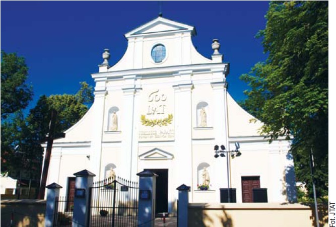 Historia parafii św. Elżbiety w Powsinie sięga początków XV w. Kościół jest jeszcze starszy, choć obecny budynek ostatecznie uzykał swój kształt w XX w.