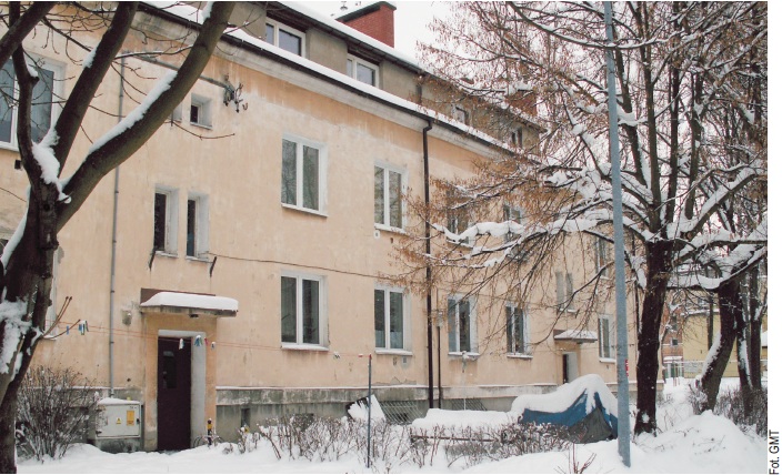 W tym domu przy ul. Literatów gmina znalazła lokal, w którym Ławrynowiczowie zamieszkają co najmniej na najbliższy rok